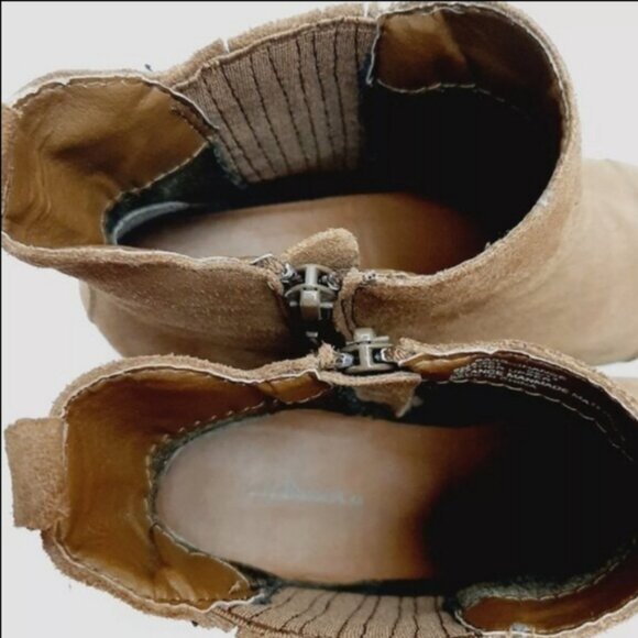 G. H. BASS Chance Genuine Suede Ankle Boots Low Heel Side Zippers Tan Brown Sz 8 - Picture 15 of 16